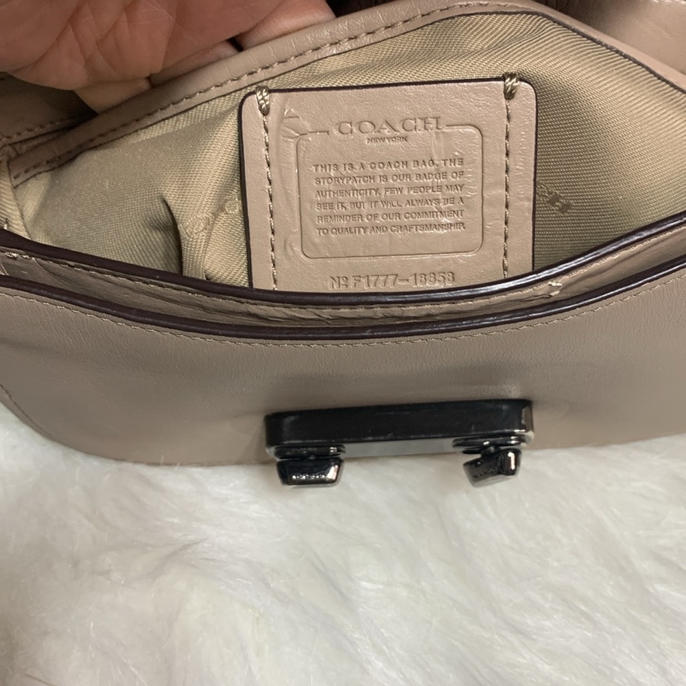 Coach - Picture 4 of 5